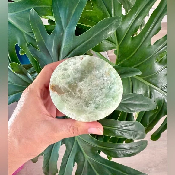 Green Fluorite bowl - Picture 5 of 7